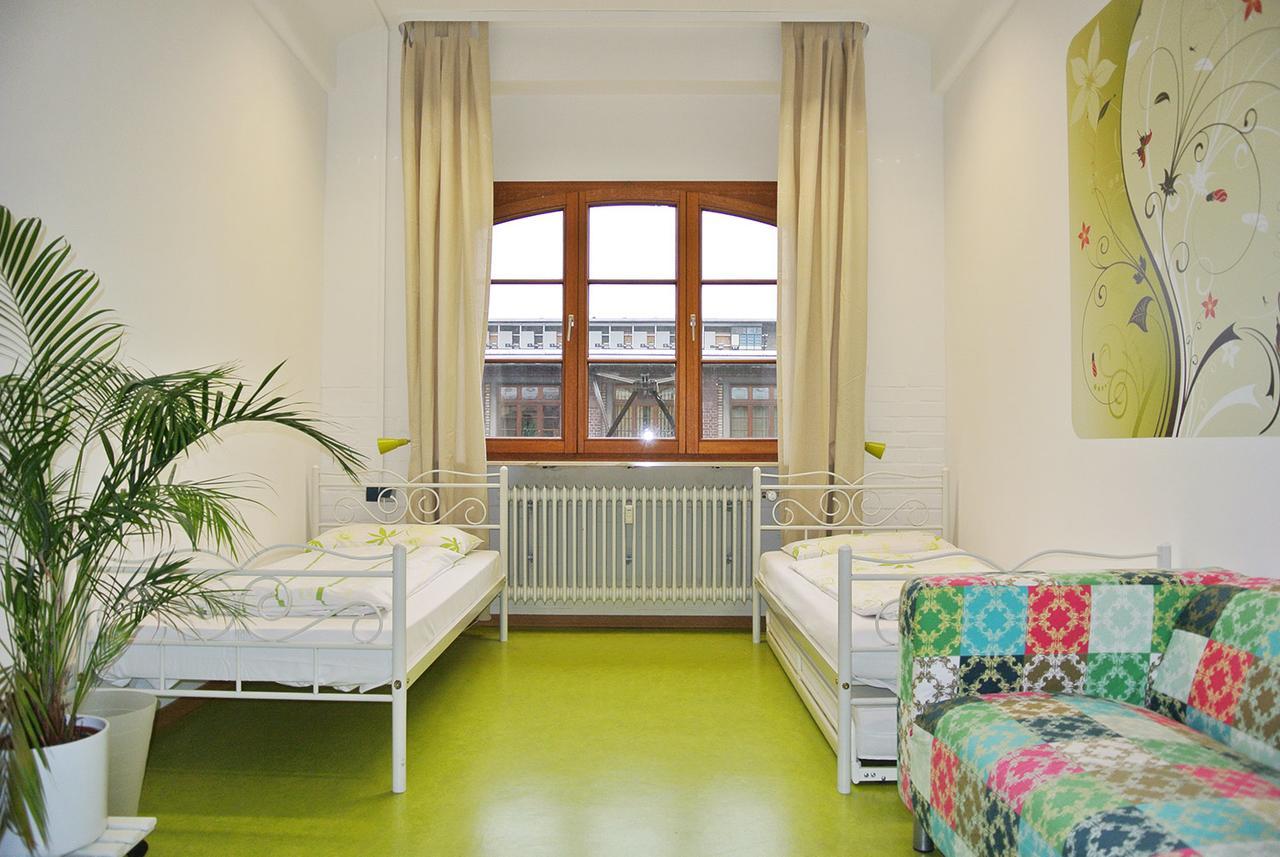 Steffis Hostel Heidelberg Esterno foto